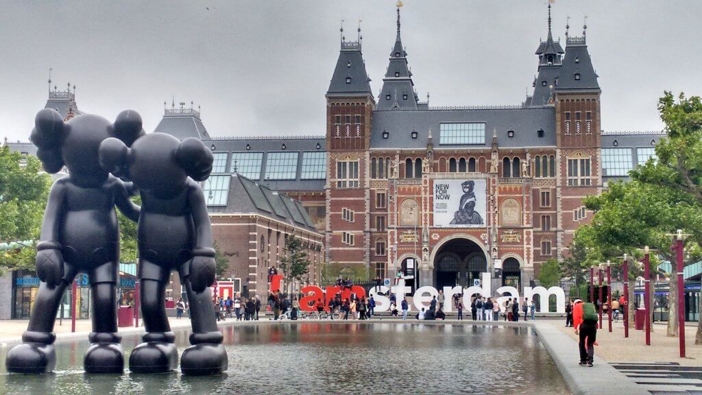 Das Rijksmuseum ist einen Besuch wert, wenn du in Amsterdam bist